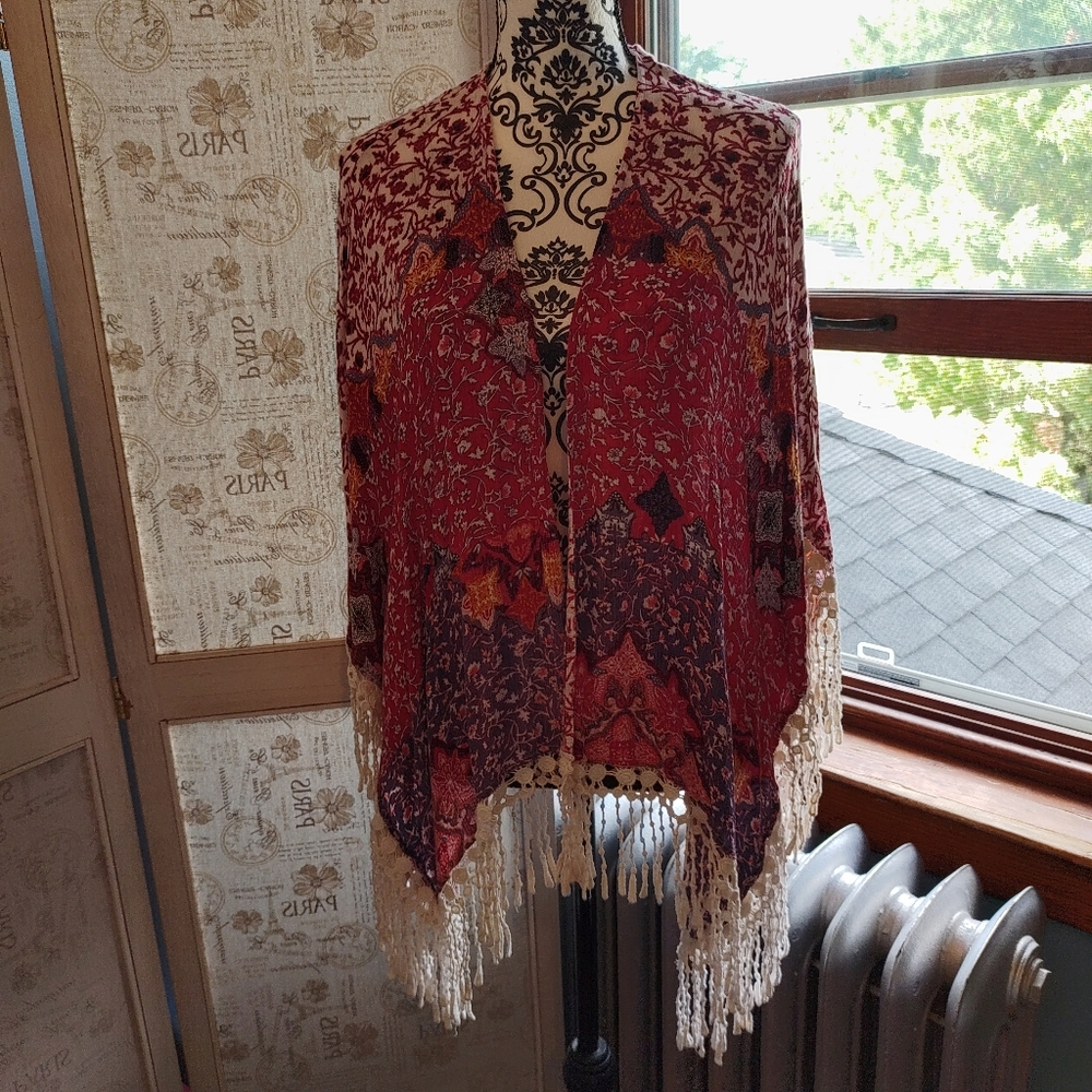 Hippie Fringe Red paisley print Kimono cover-up Sz. S/M